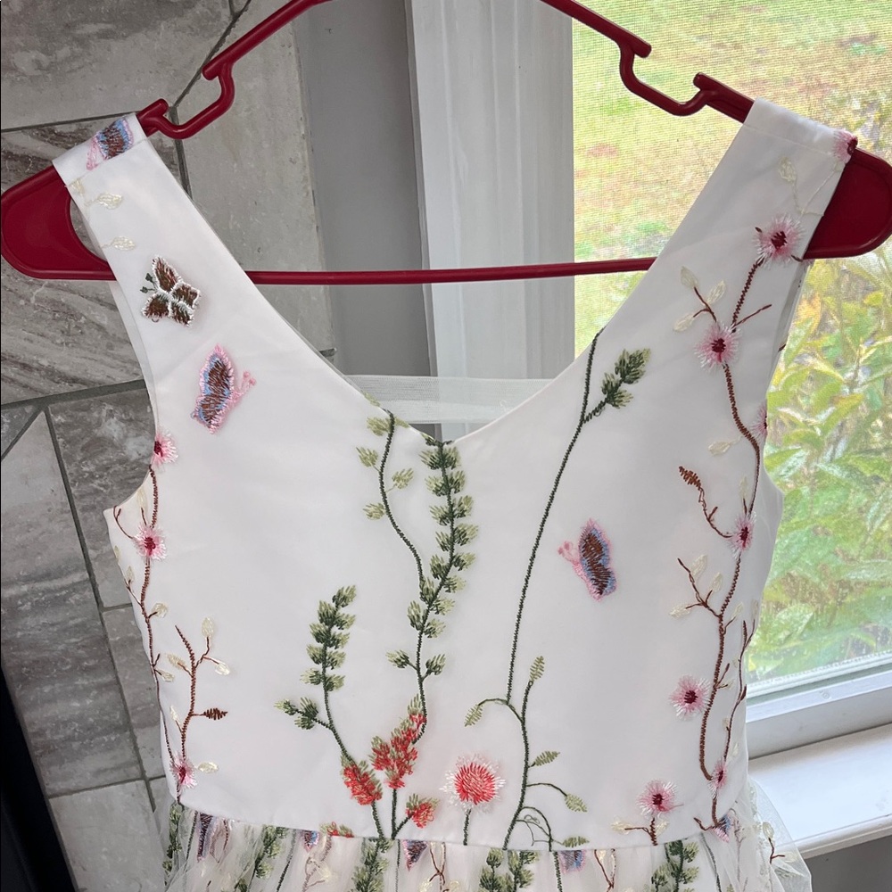 Elegant Floral Embroidered Kids Dress - Picture 3 of 5